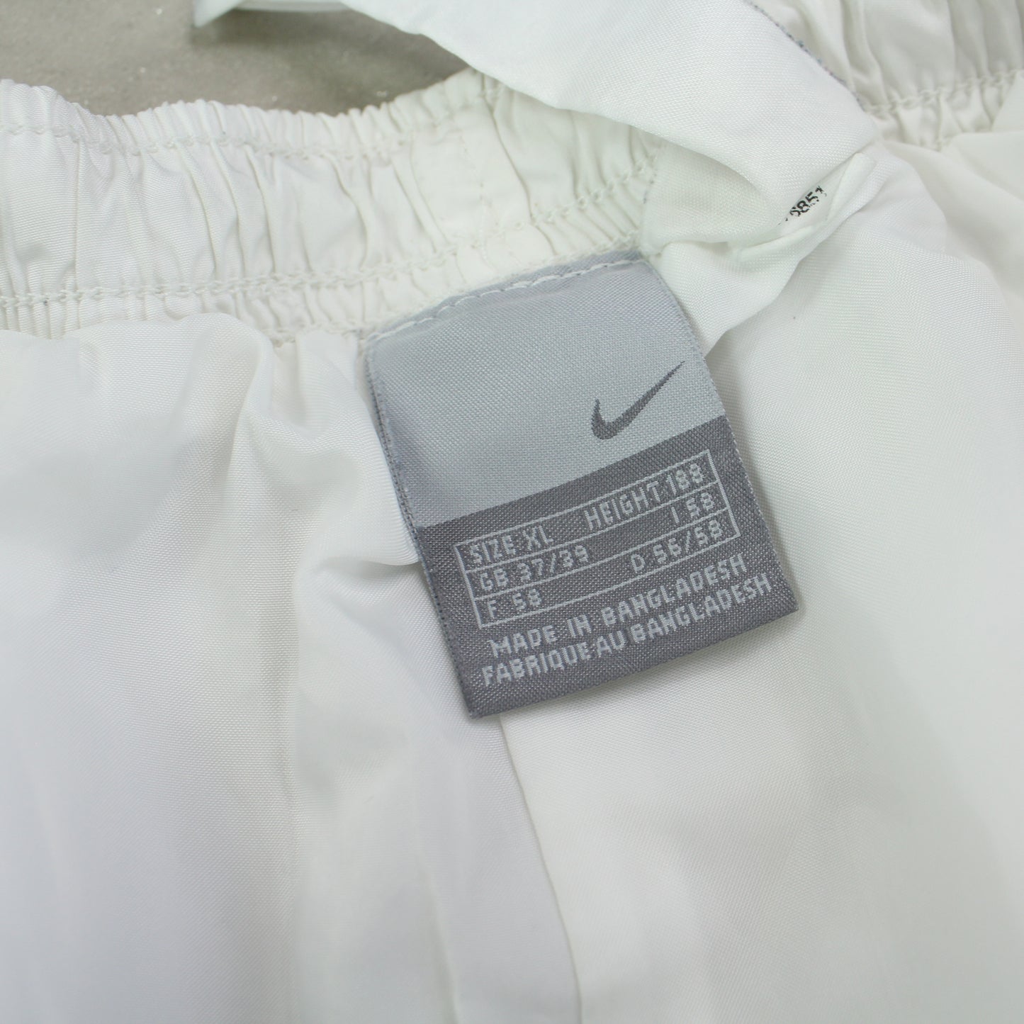 SUPERSELTENE Nike Trainingshose aus den 2000ern, weiß – (L)