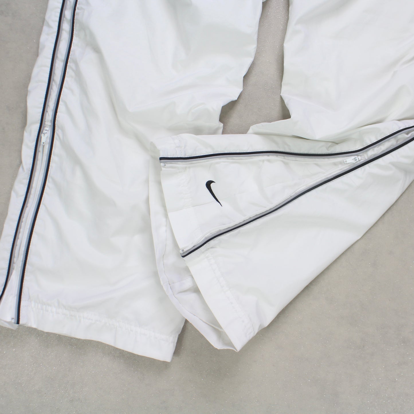 SUPER RARE 2000s Baggy Nike Trackpants White - (L)