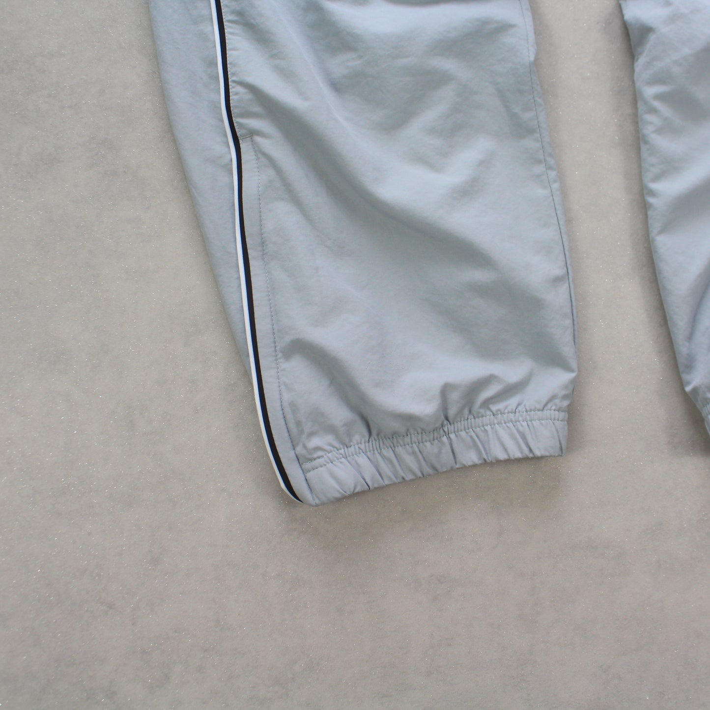 SUPERSELTENE Nike Trainingshose aus den 2000ern, Grau – (M)