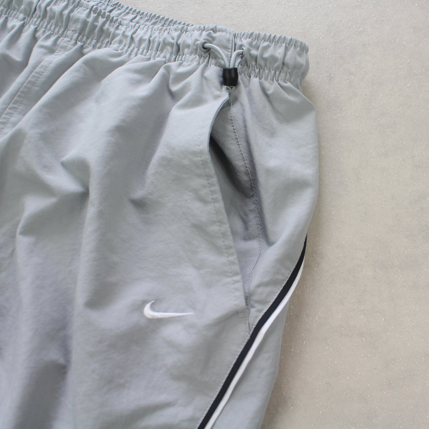 SUPERSELTENE Nike Trainingshose aus den 2000ern, Grau – (M)