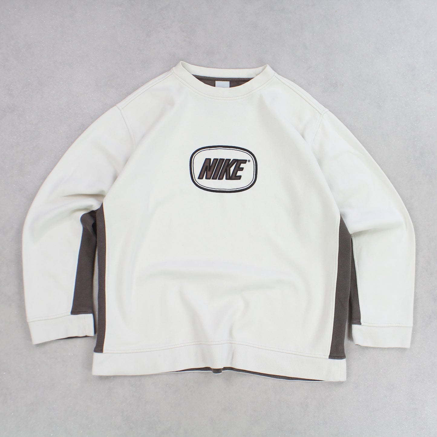 SUPERSELTENES Nike-Sweatshirt aus den 2000ern, Creme – (L)