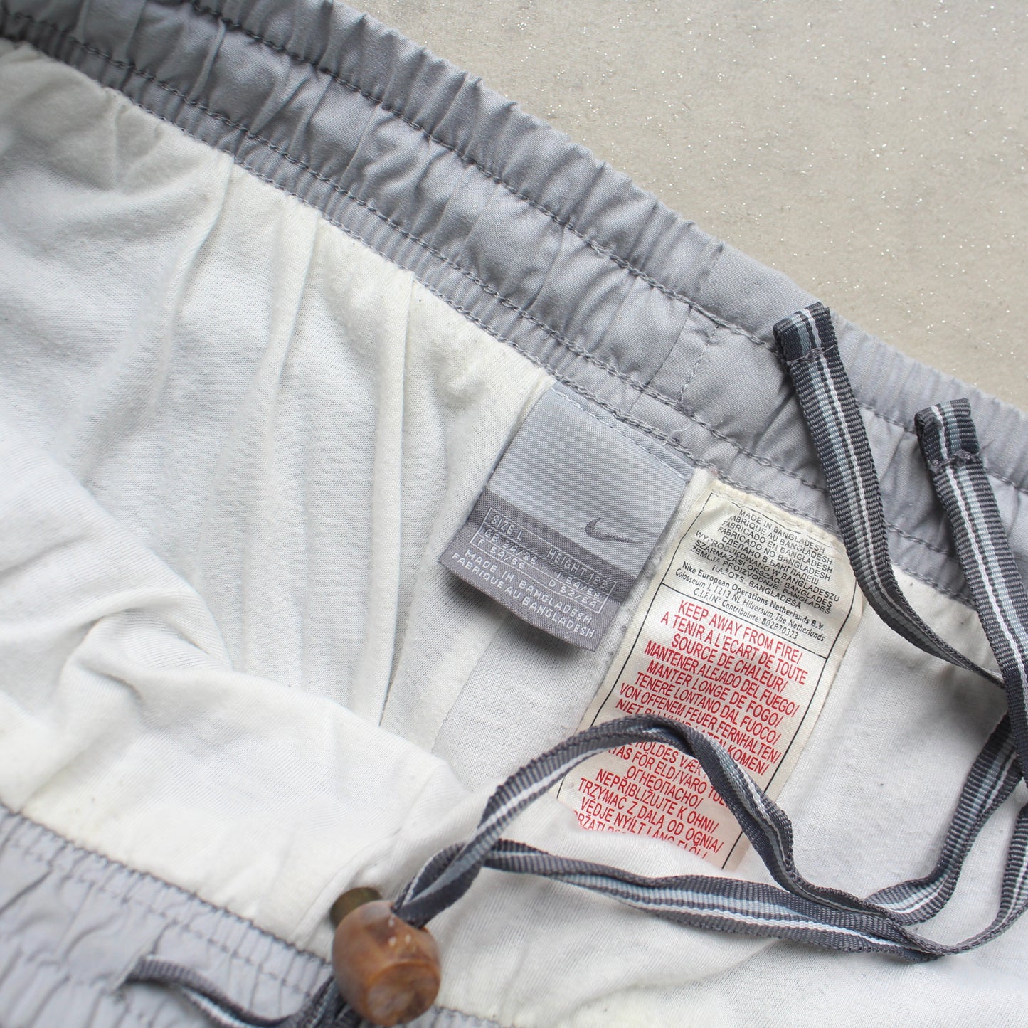 SELTENE Nike Trainingshose aus den 2000ern, Grau – (L)