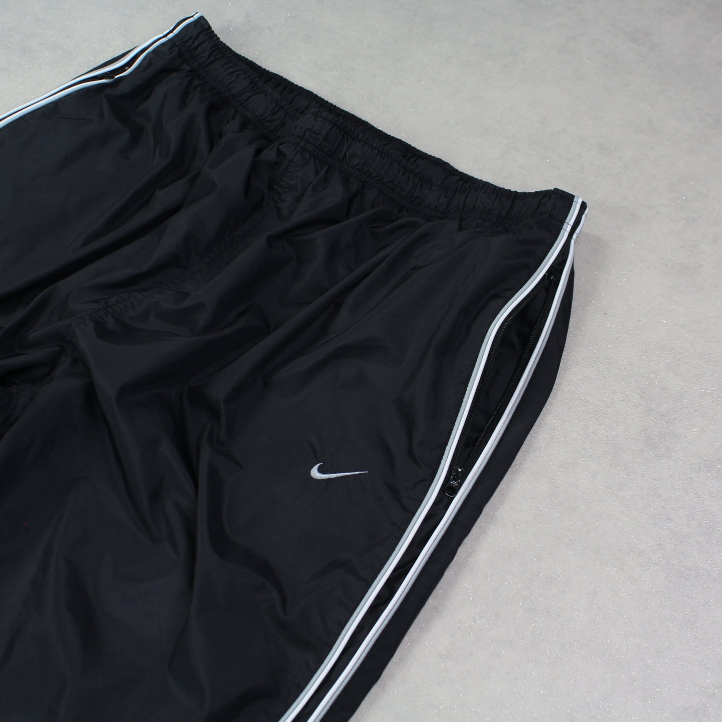 SUPERSELTENE Nike Trainingshose aus den 2000ern, Schwarz – (L)
