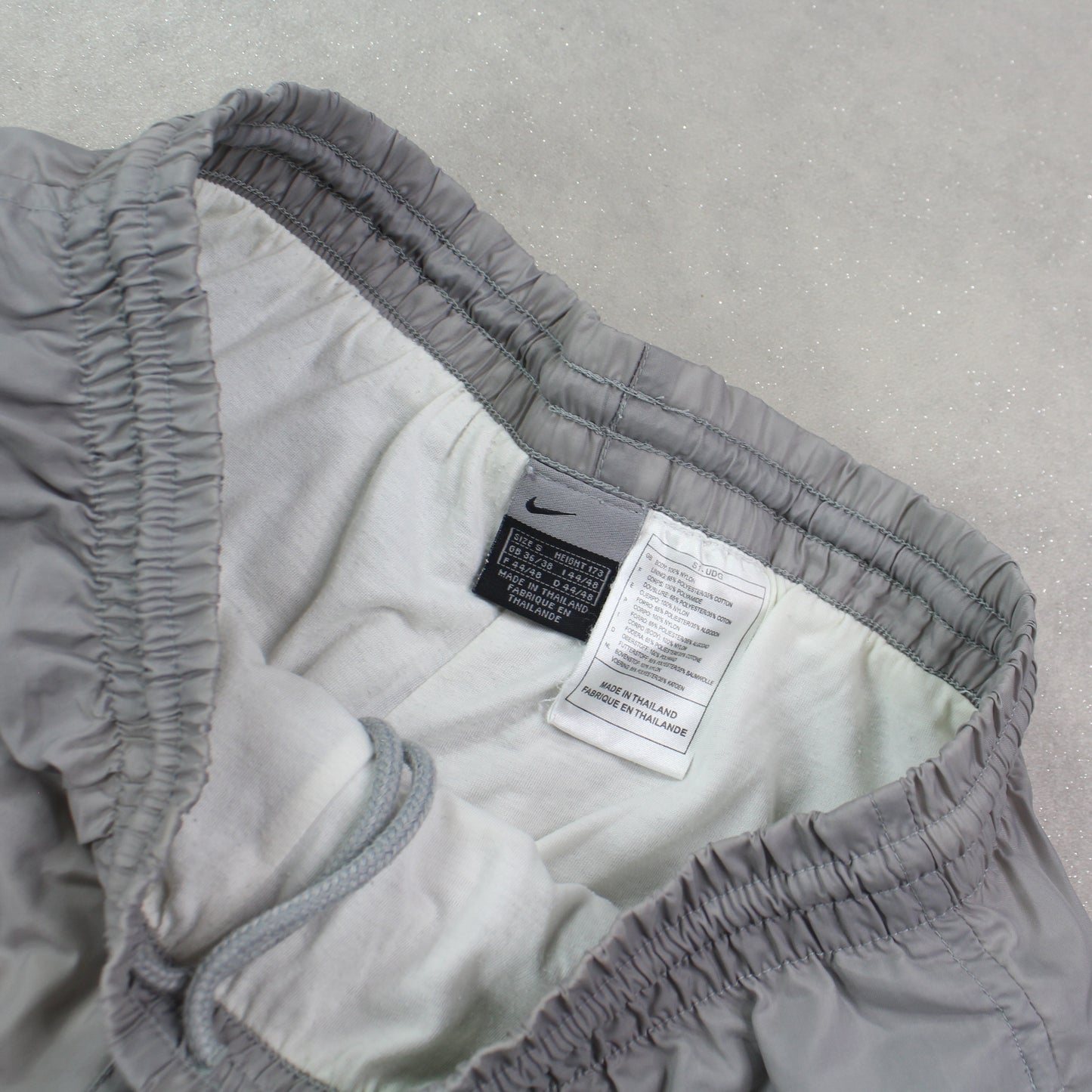 SELTENE Nike Trainingshose aus den 2000ern, Grau – (S)