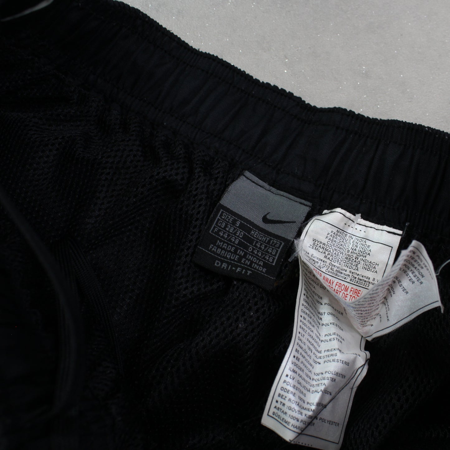 SELTENE Nike Trainingshose aus den 2000ern, Schwarz – (S)
