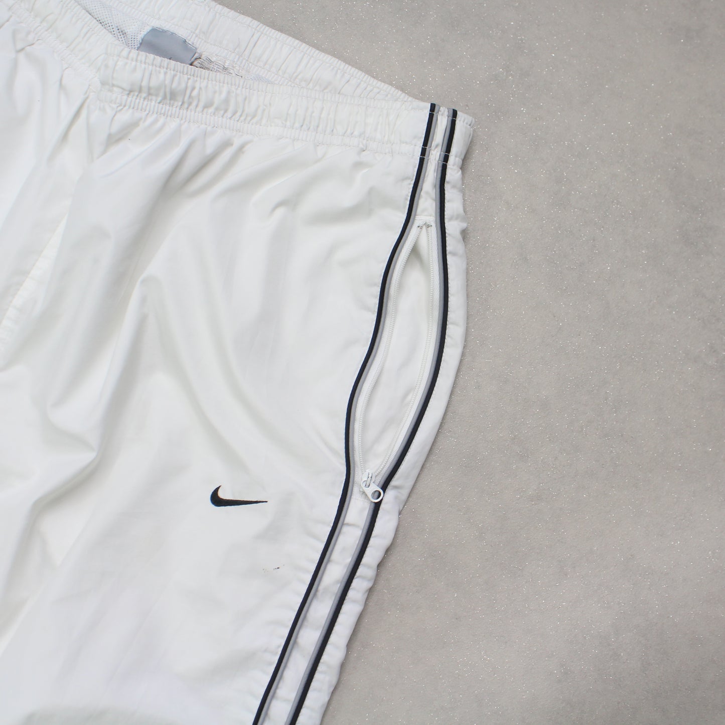SUPER RARE 2000s Baggy Nike Trackpants White - (L)