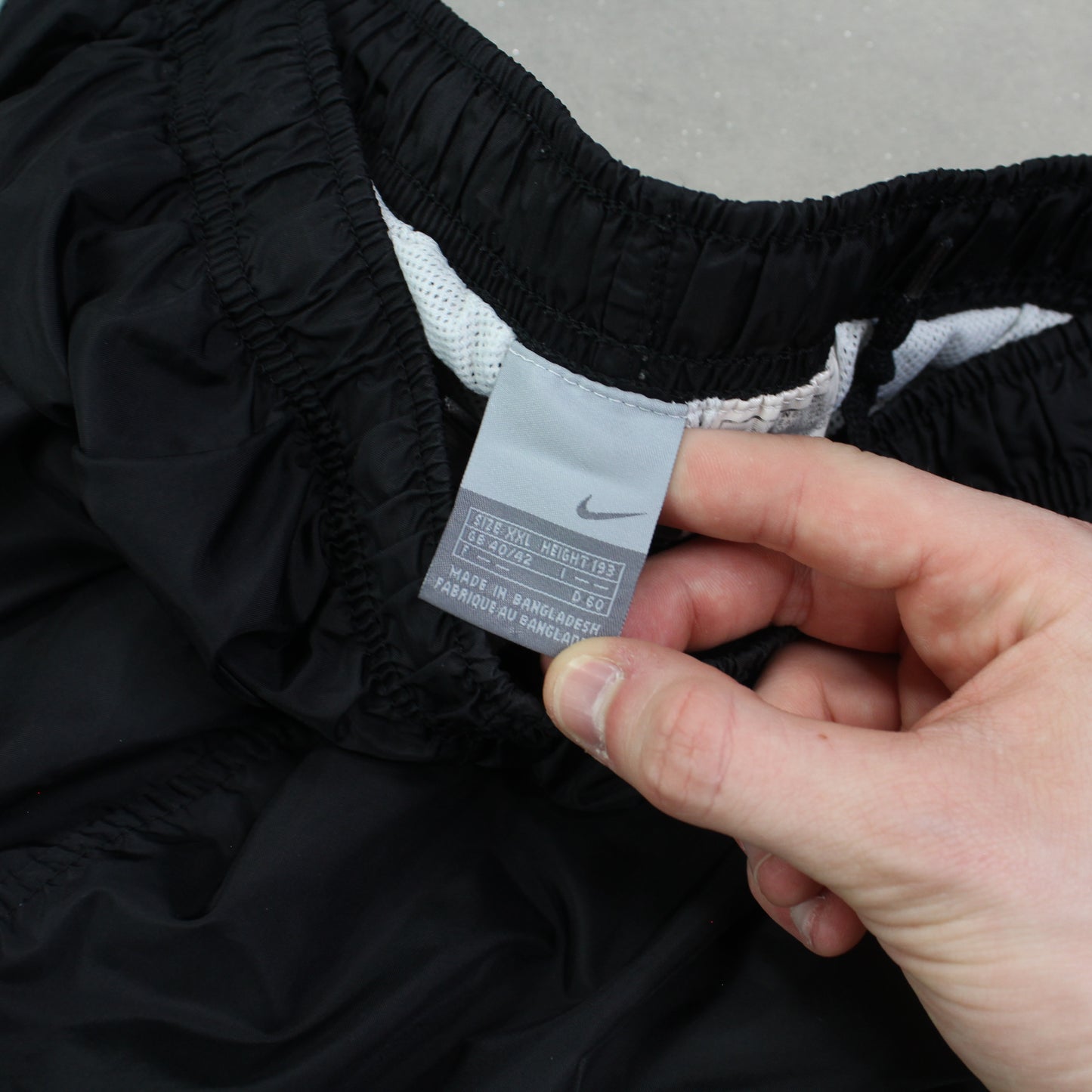SUPERSELTENE Nike Trainingshose aus den 2000ern, Schwarz – (L)