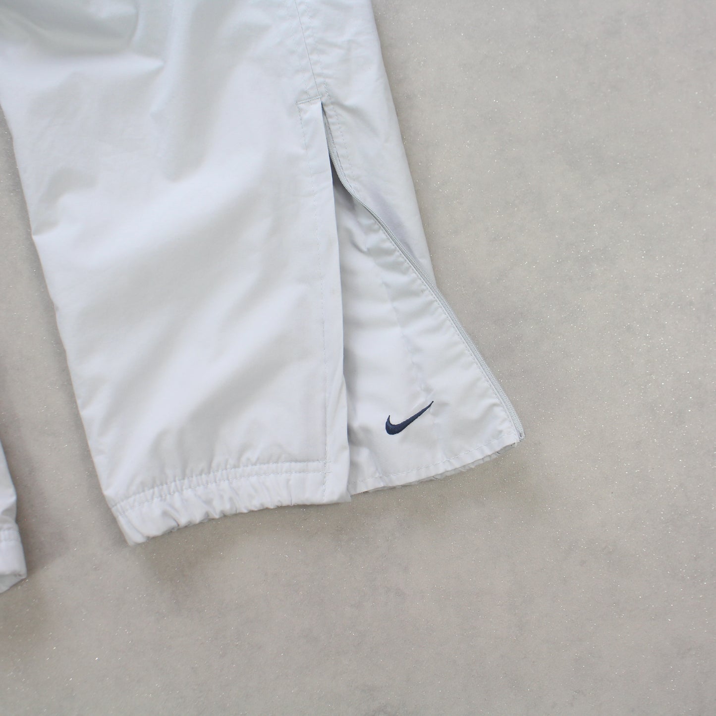 SUPERSELTENE Nike Trainingshose aus den 2000ern, Grau – (M)