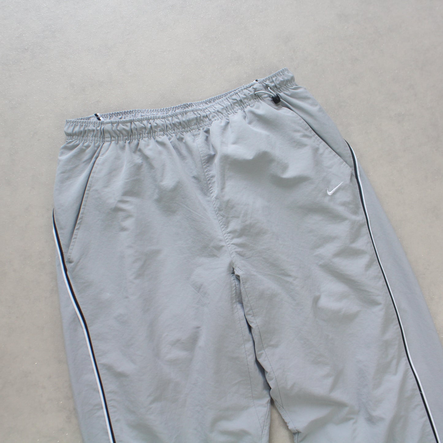 SUPERSELTENE Nike Trainingshose aus den 2000ern, Grau – (M)