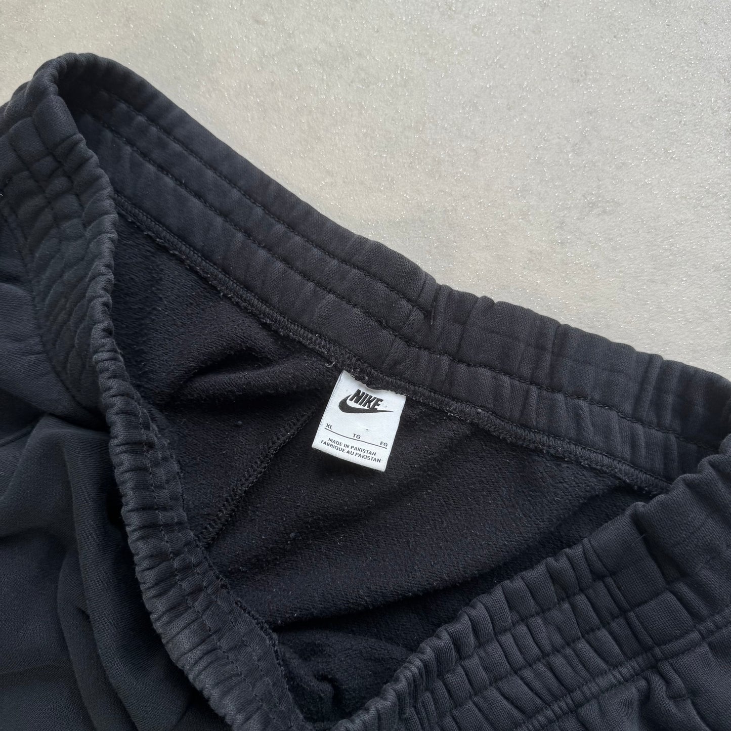 RARE Nike Joggers Black - (L)