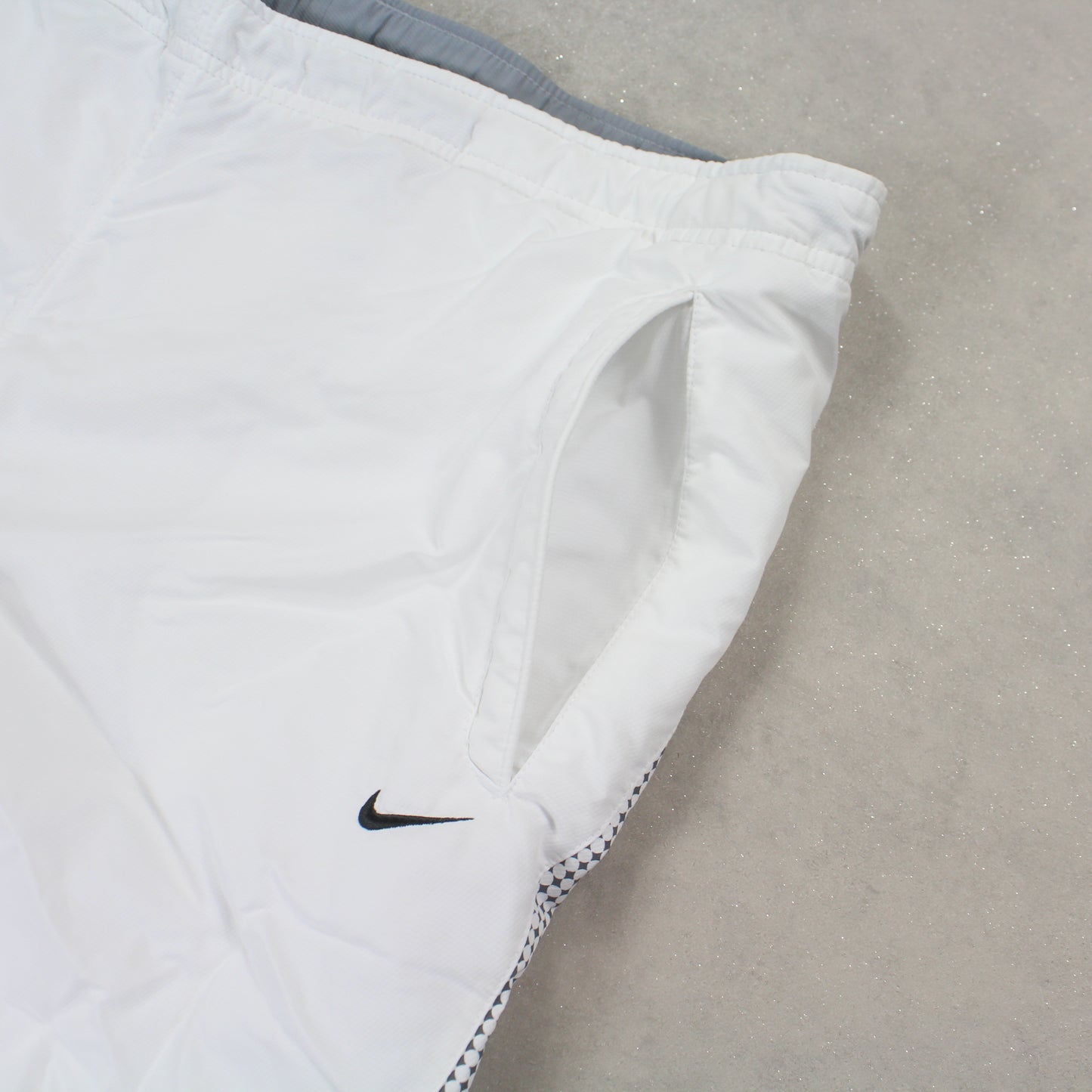 SUPER RARE 2000s Baggy Nike Trackpants White - (L)