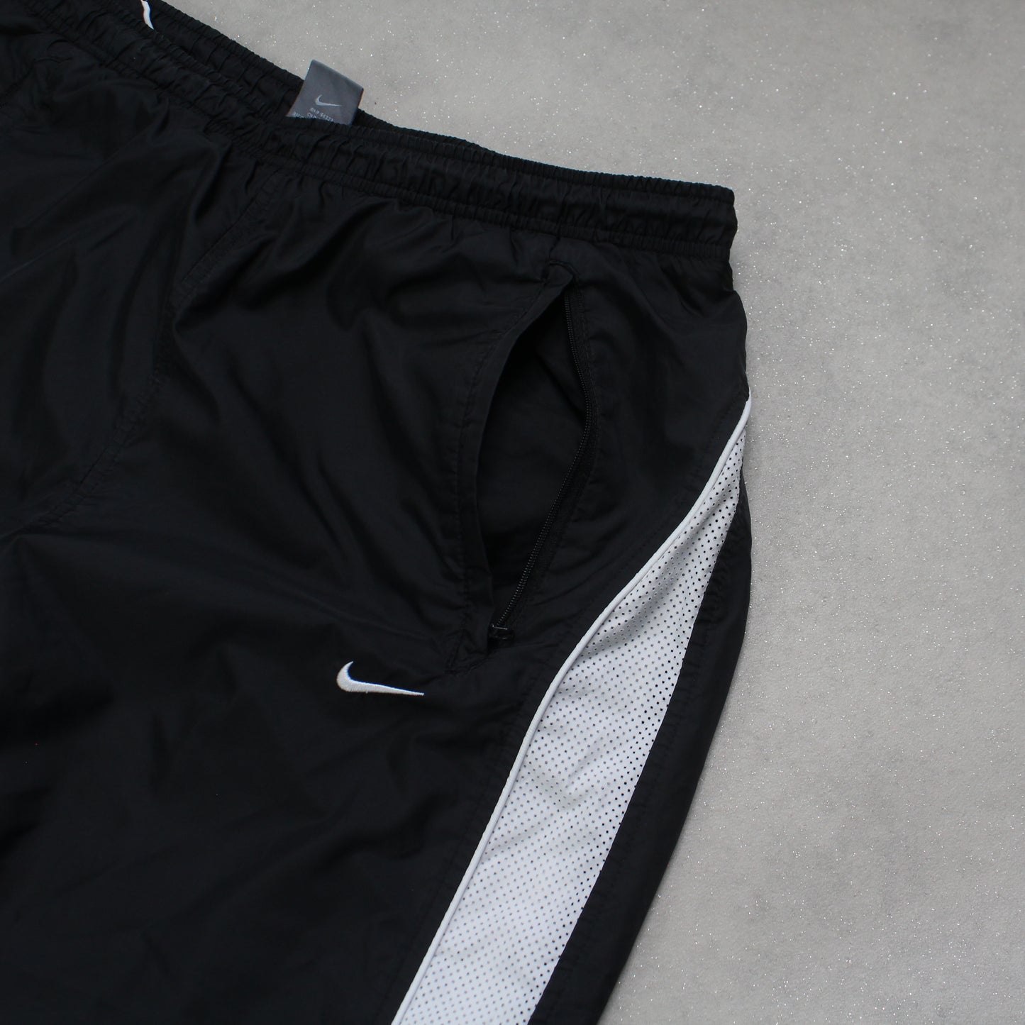 SUPER RARE 2000s Baggy Nike Trackpants Black - (L)