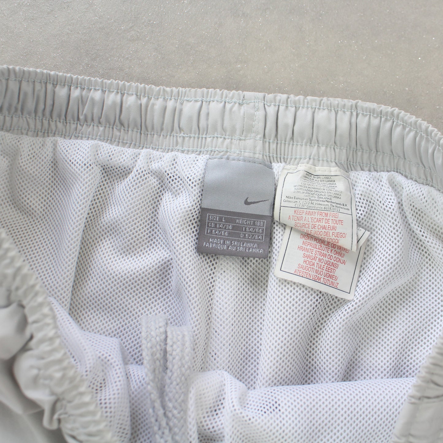 SUPERSELTENE Nike Trainingshose aus den 2000ern, Grau – (M)