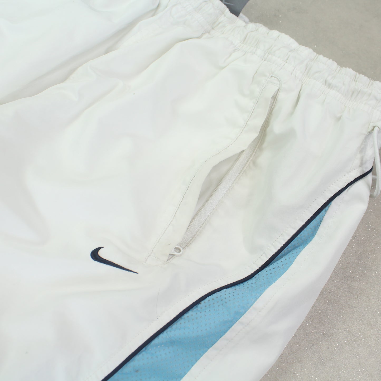SUPER RARE 2000s Nike Trackpants White - (L)