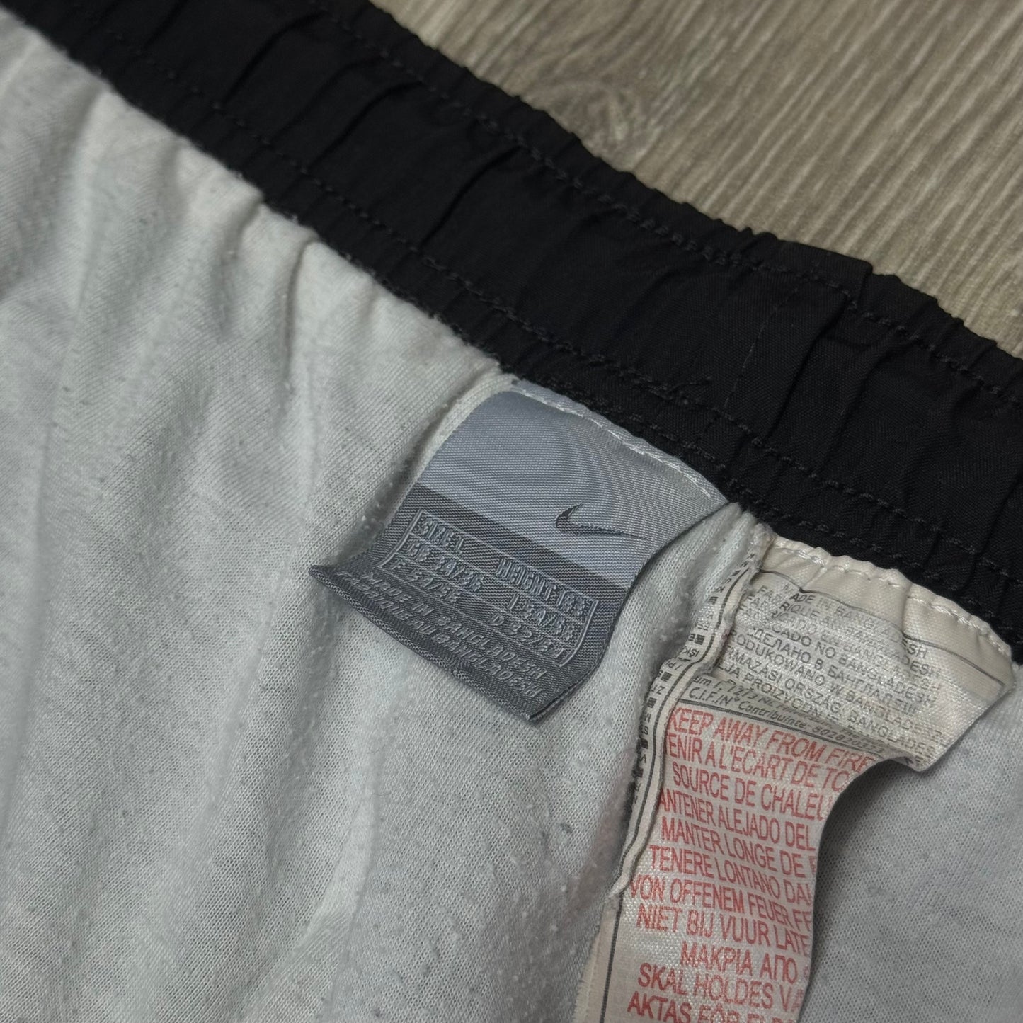 SUPER RARE 2000s Nike Trackpants Black *PREMIUM* - (L)