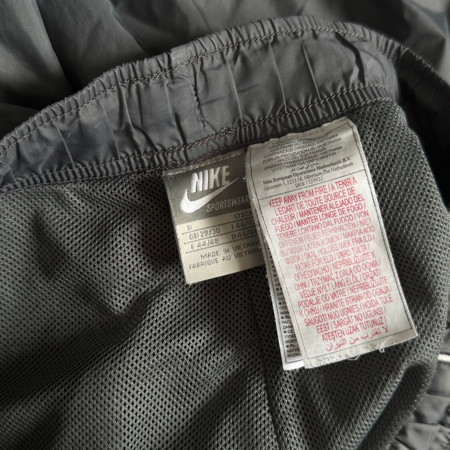 SUPERSELTENE Baggy-Trainingshose von Nike aus den 00ern, Grau – (L)