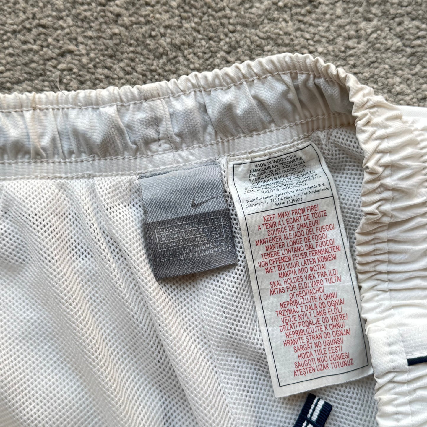 SUPER RARE 2000s Baggy Nike Trackpants White - (L)