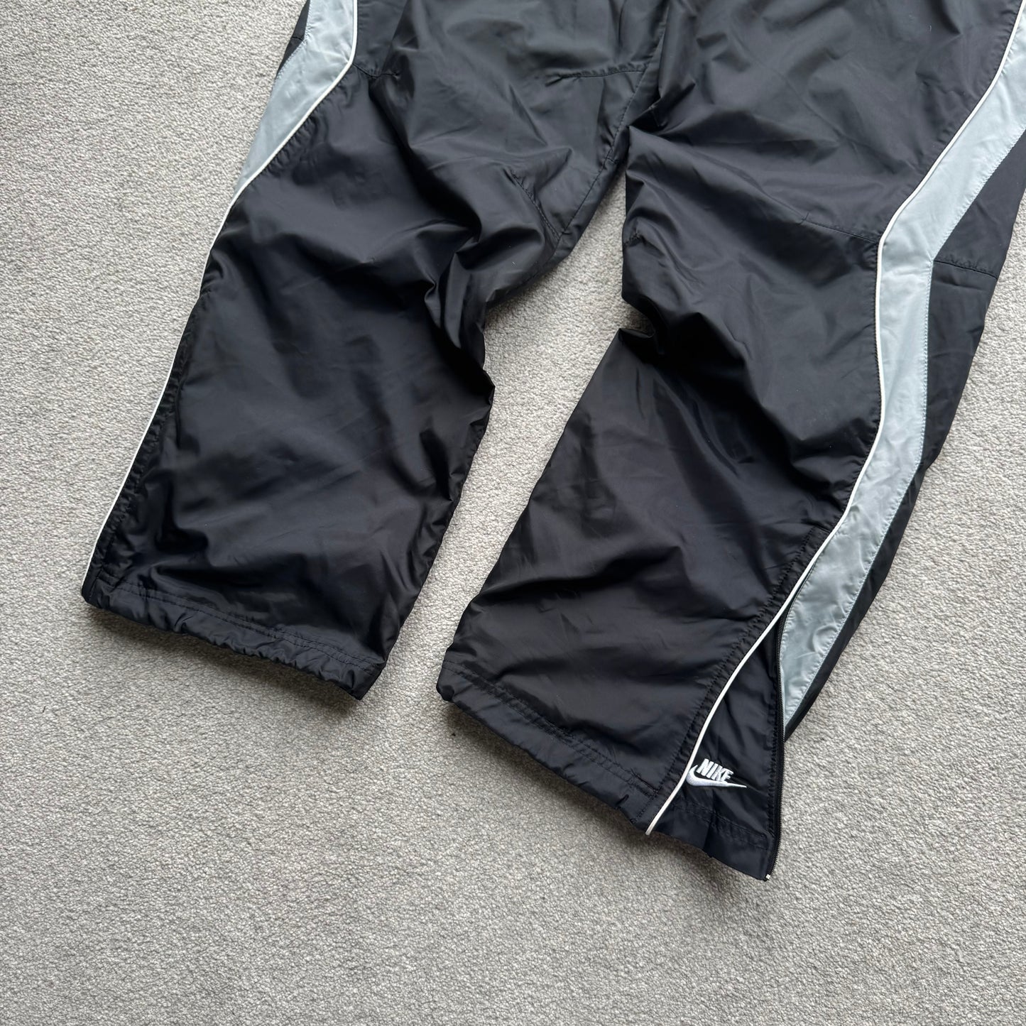 SUPER RARE 2000s Nike Trackpants Black - (L)