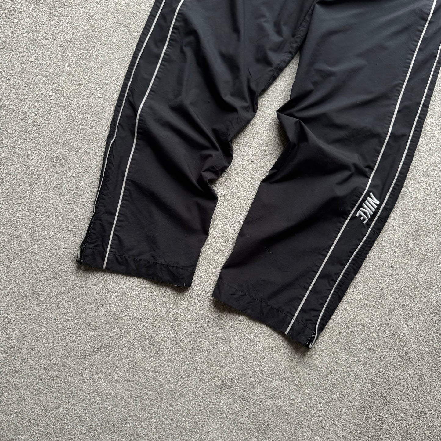 SUPER RARE 2000s Nike Trackpants Black - (L)