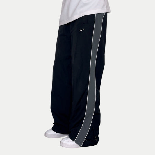 SUPER RARE 2000s Baggy Nike Trackpants Black *PREMIUM* - (XL)