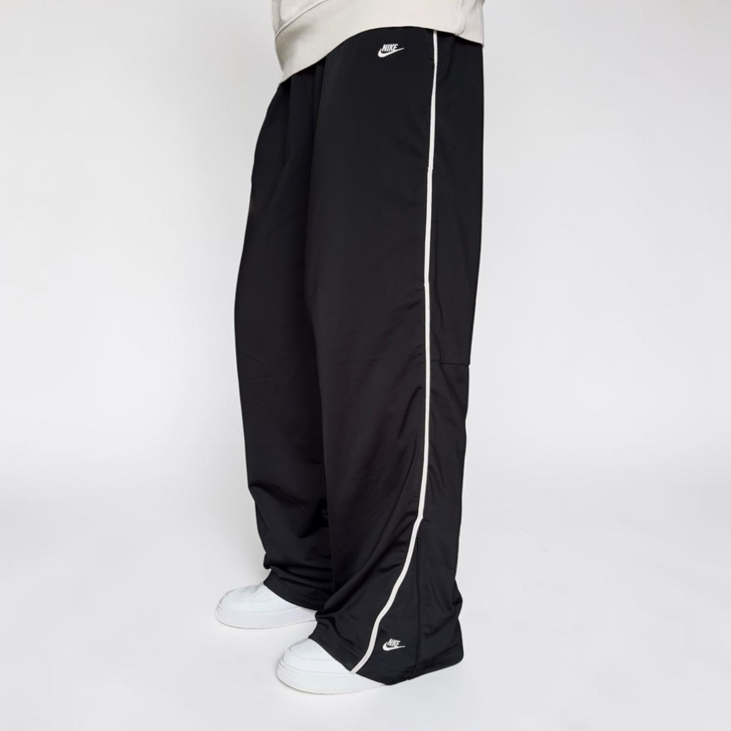 SUPER RARE 2000s Nike Trackpants Black - (M)