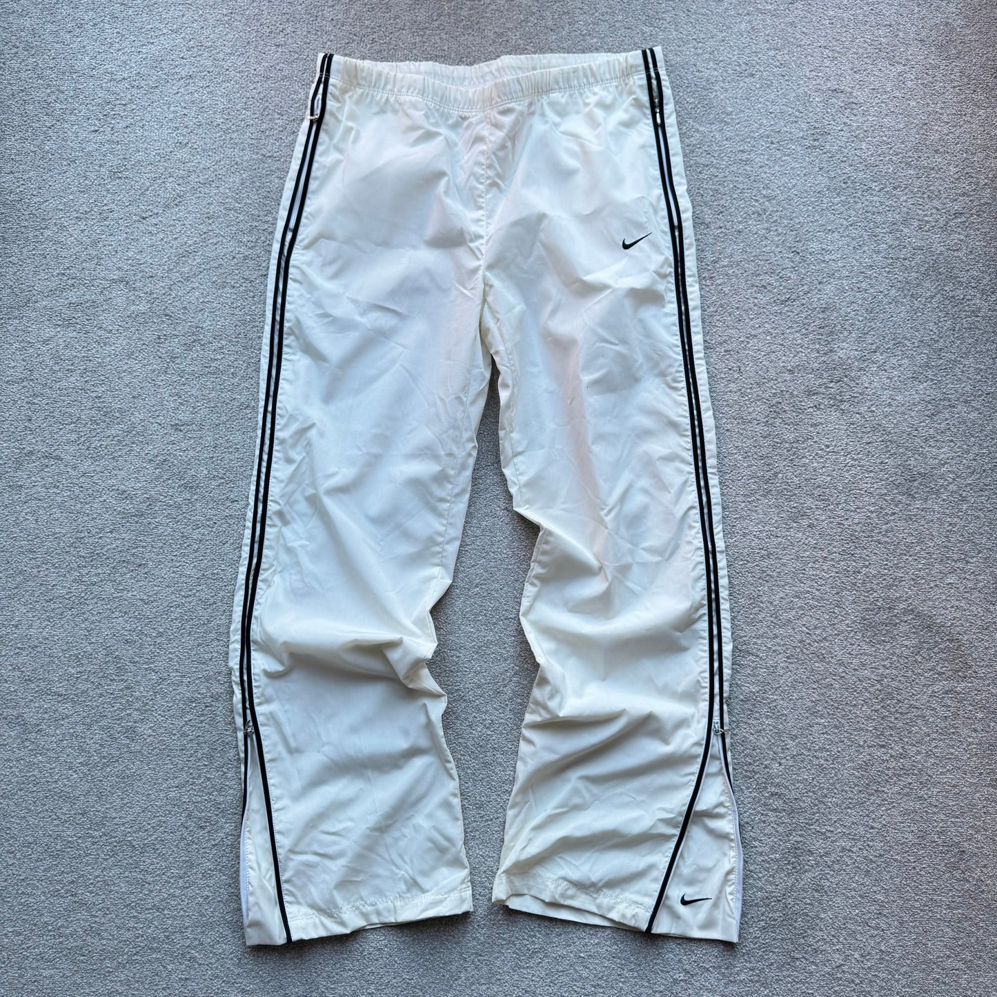 SUPER RARE 2000s Baggy Nike Trackpants - (M)