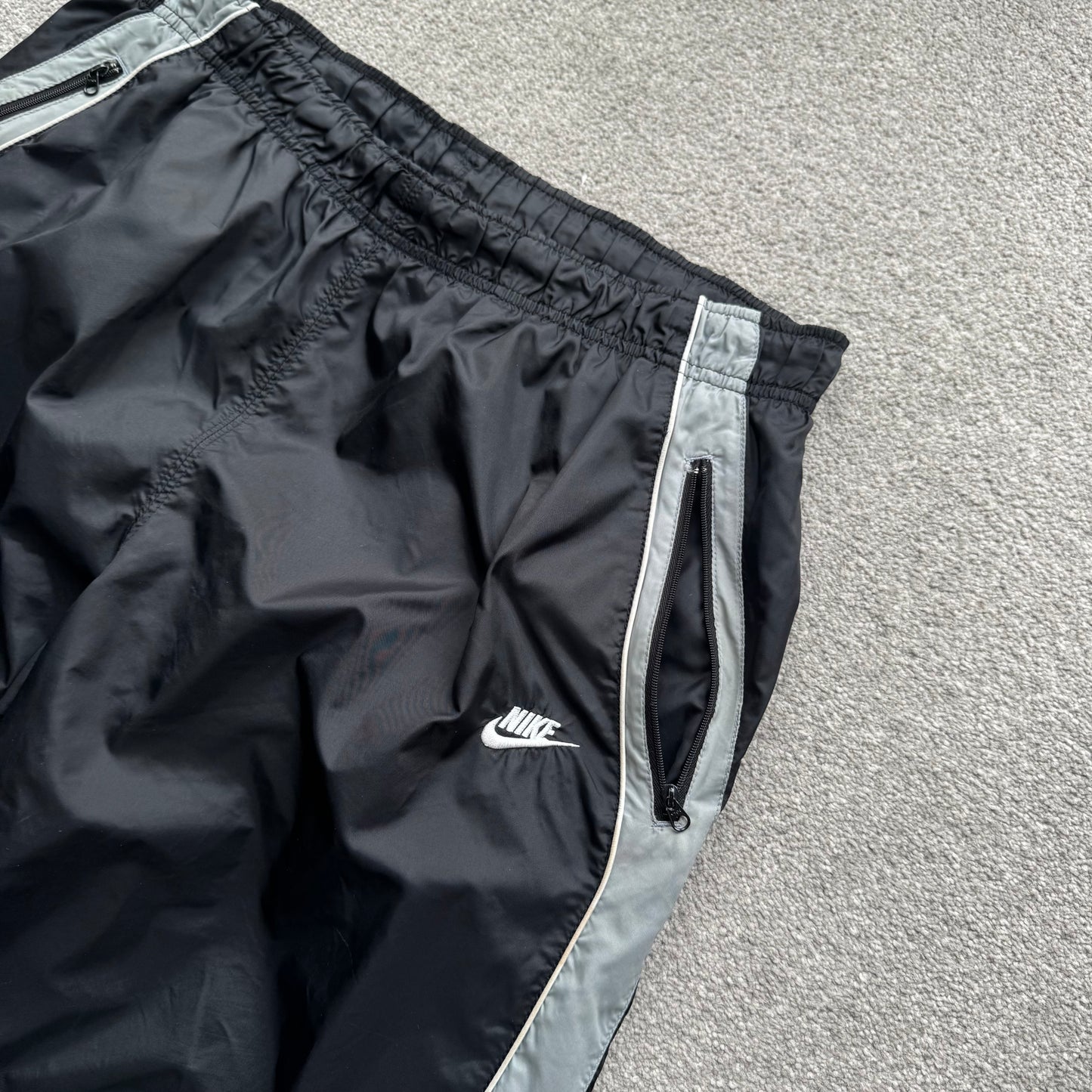 SUPER RARE 2000s Nike Trackpants Black - (L)