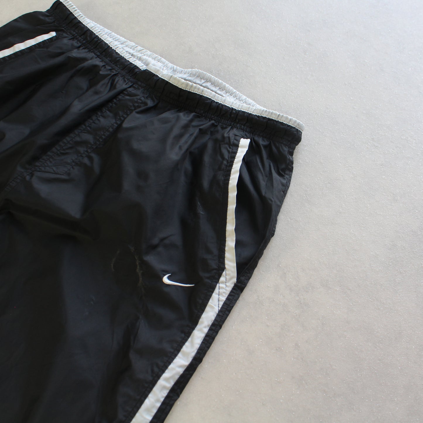 SUPER RARE 2000s Nike Air Max Trackpants Black - (L)