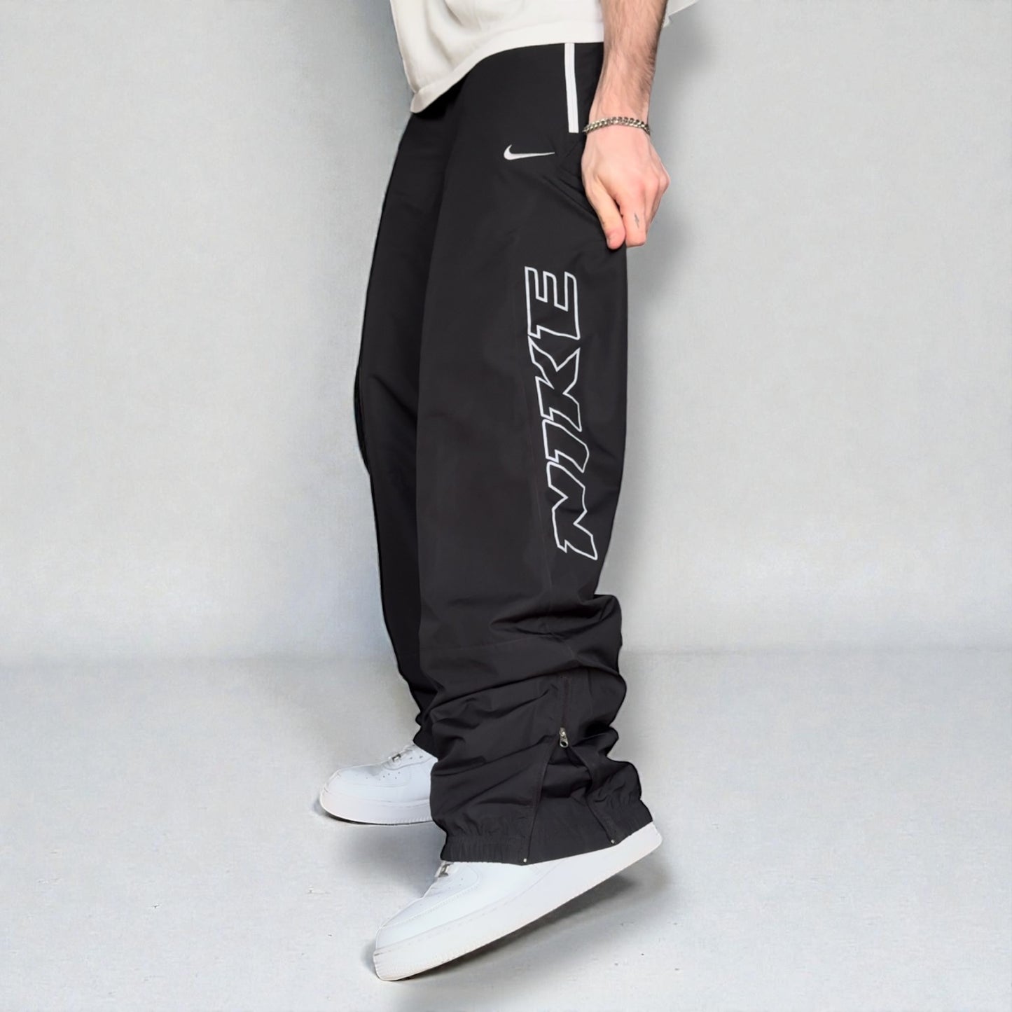 SUPER RARE 2000s Nike ‘Sample’ Trackpants Black - (M)