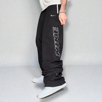 SUPER RARE 2000s Nike ‘Sample’ Trackpants Black - (M)