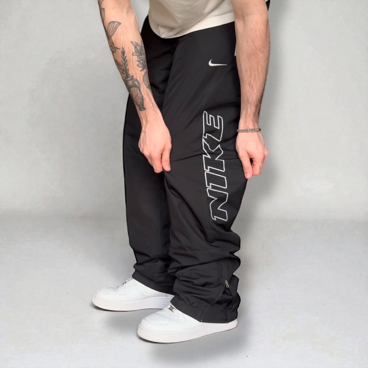 SUPER RARE 2000s Nike ‘Sample’ Trackpants Black - (M)