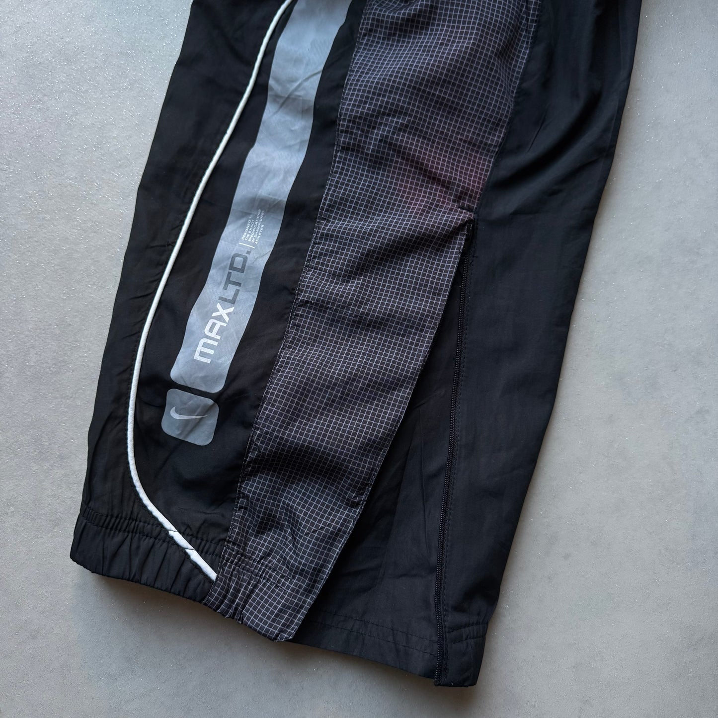 SUPER RARE 2000s Nike Air Max Trackpants Black - (L)