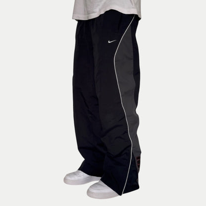 SUPER RARE 2000s Baggy Nike Trackpants Black - (L)
