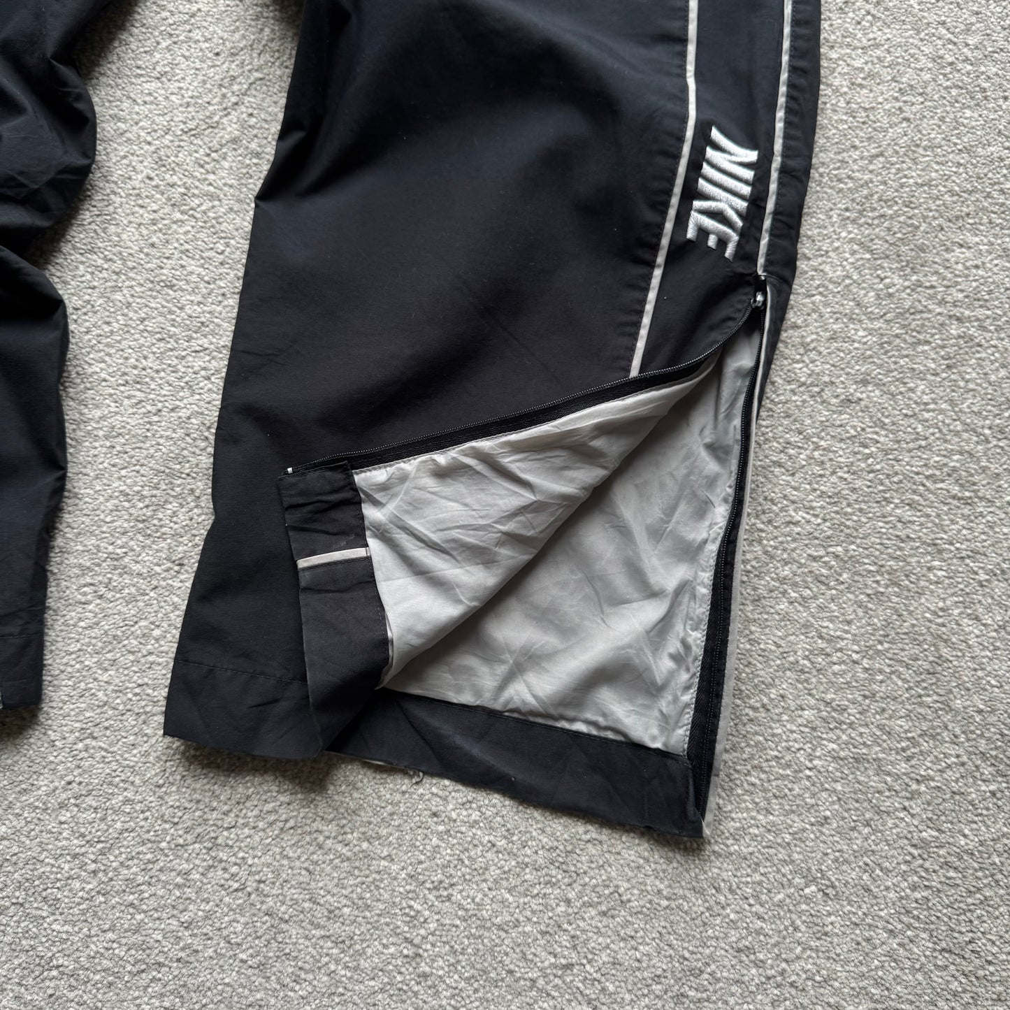SUPER RARE 2000s Nike Trackpants Black - (L)