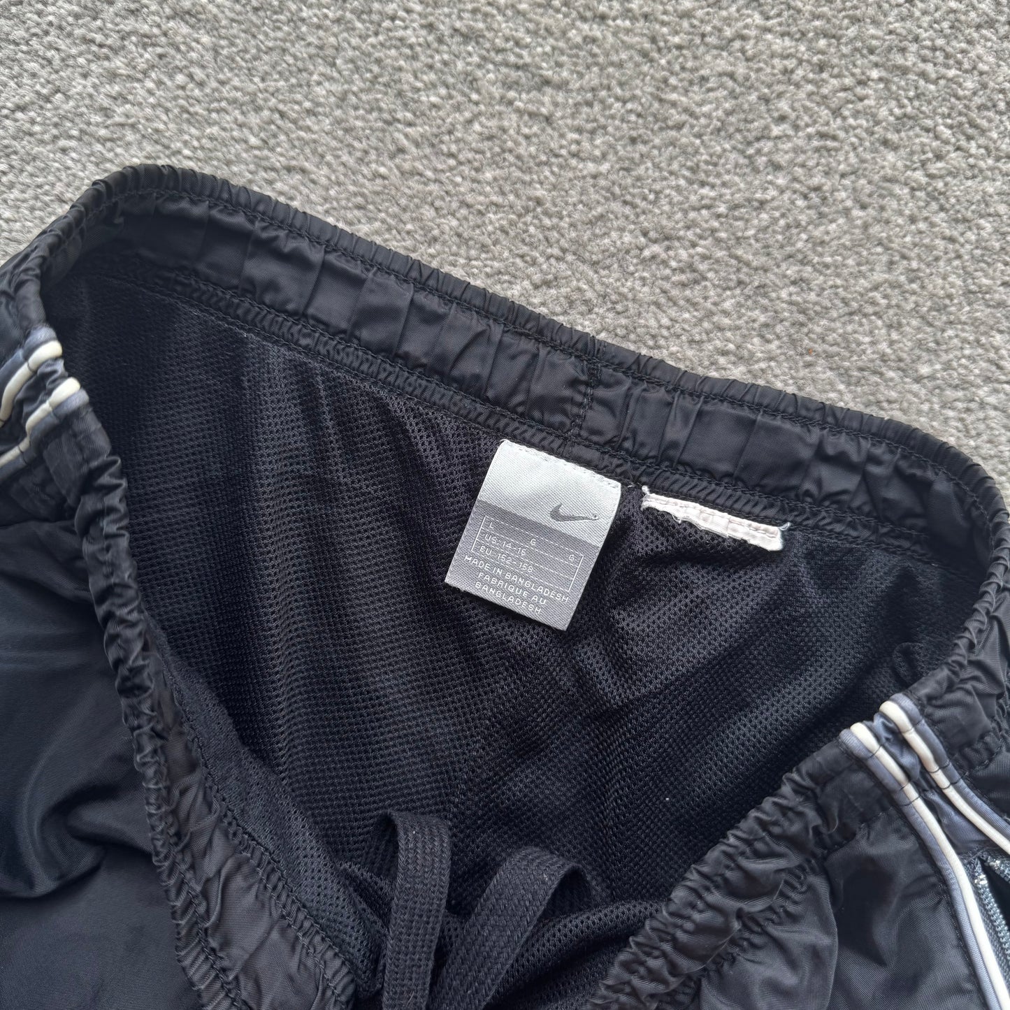 SUPER RARE 2000s Nike Trackpants Black - (XS)