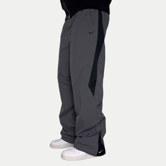 SUPER RARE 2000s Nike Trackpants Grey - (L) | PREMIUM
