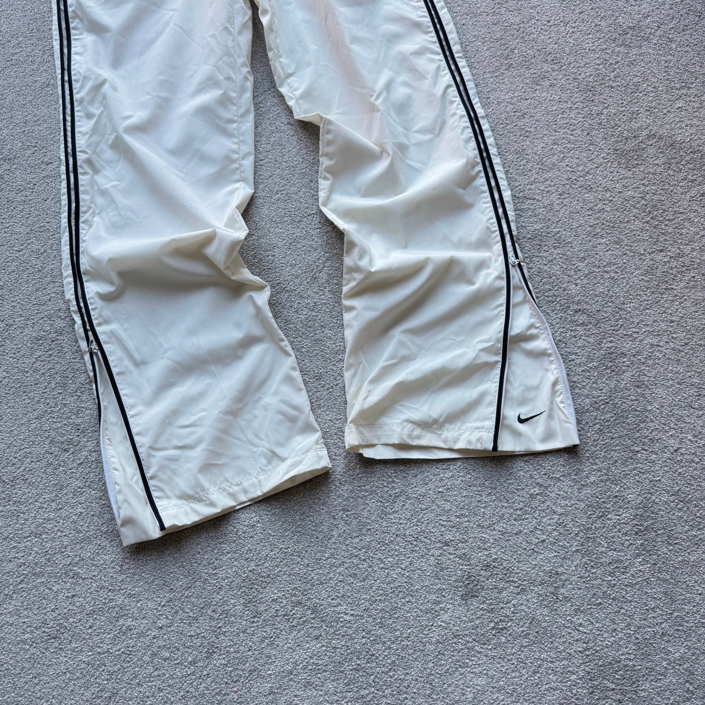 SUPER RARE 2000s Baggy Nike Trackpants - (M)