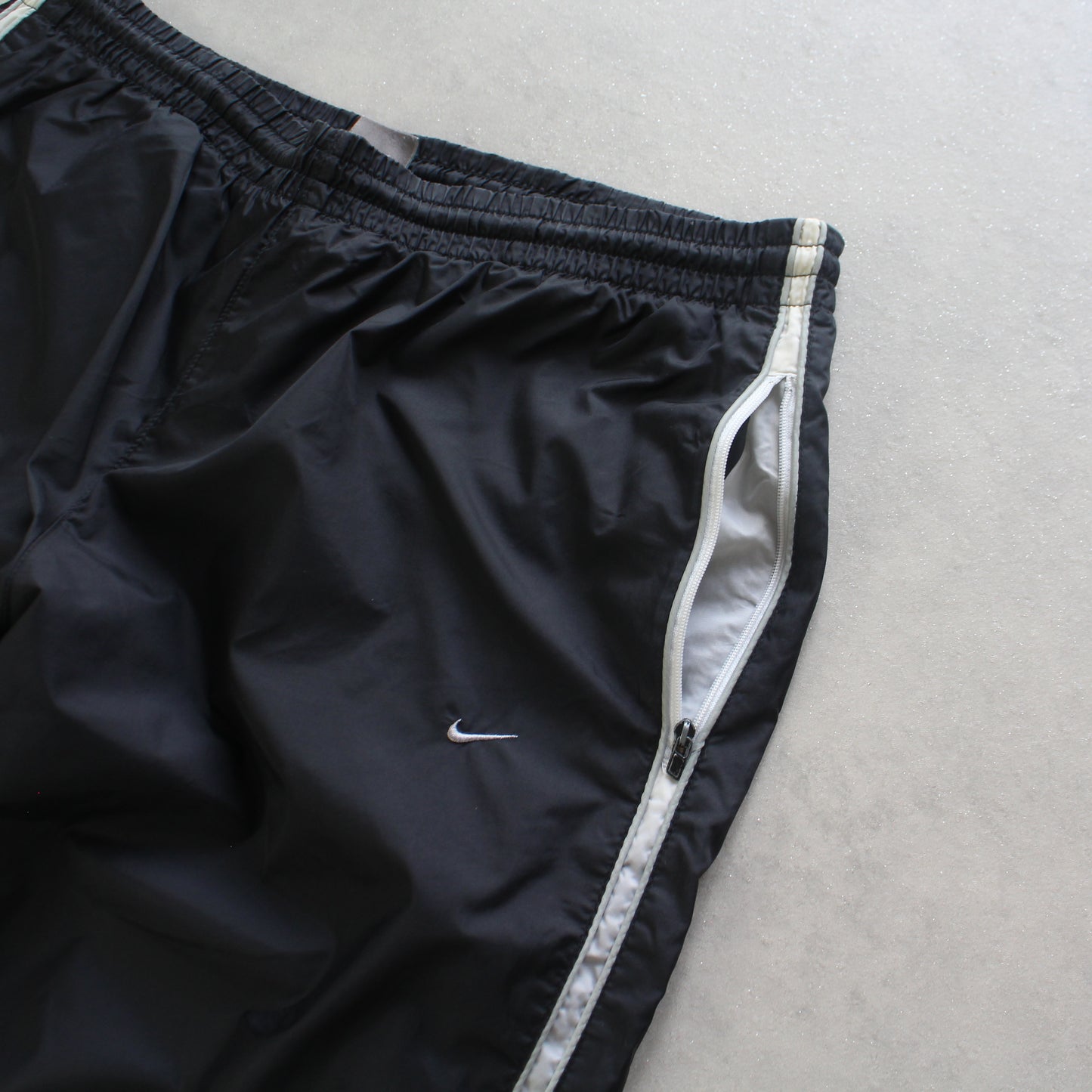 SELTENE Nike Trainingshose aus den 2000ern, Schwarz – (M)