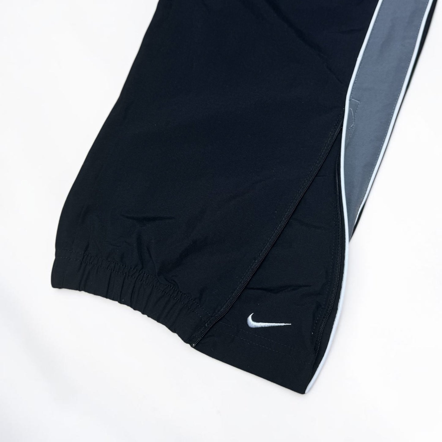 SUPER RARE 2000s Nike Trackpants Black *PREMIUM* - (L)