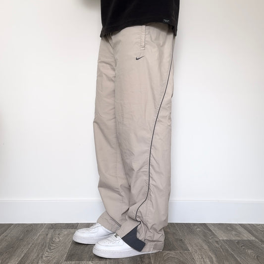 SUPERSELTENE Nike Trainingshose aus den 2000ern, Creme – (L)