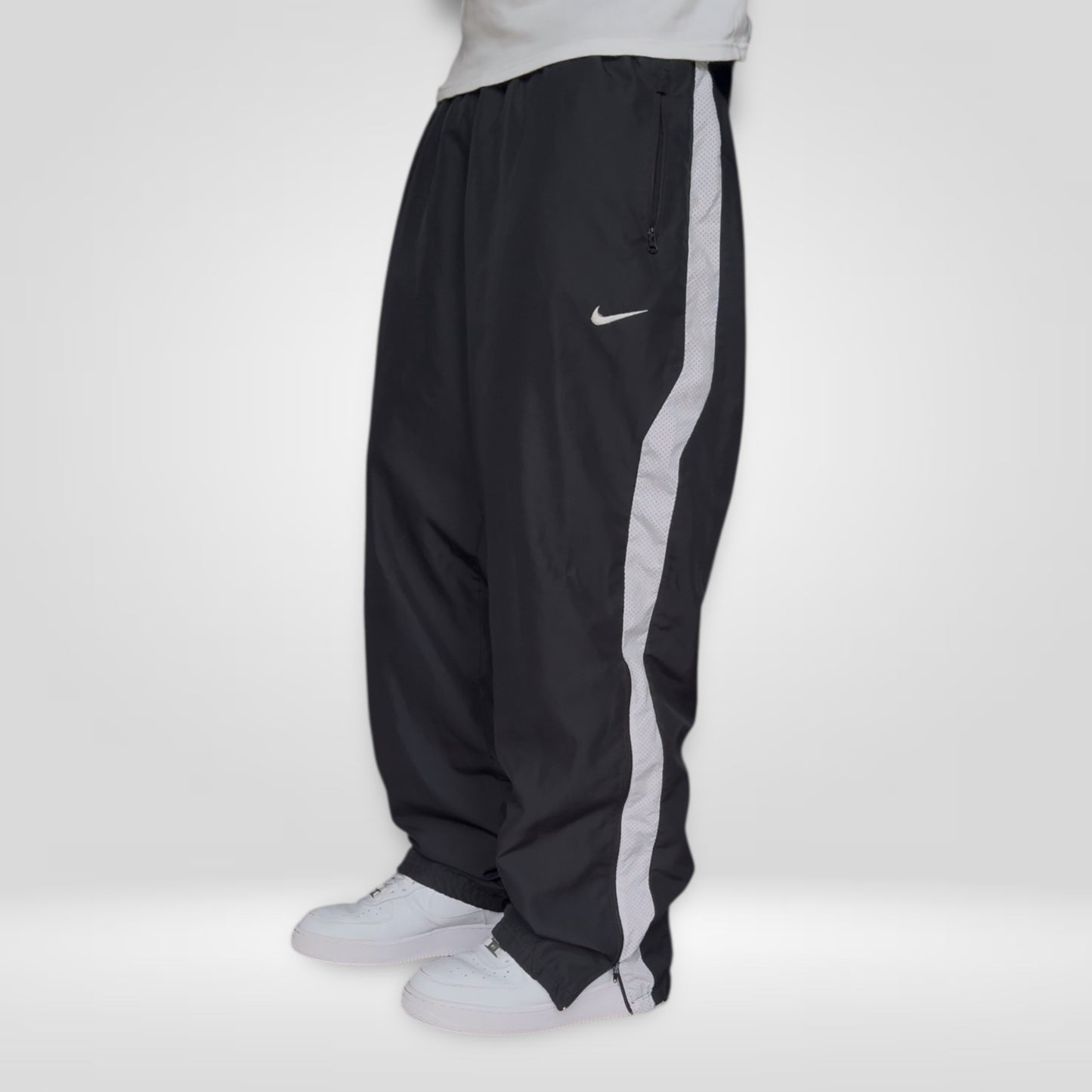 RARE Baggy Nike Trackpants Black - (L)