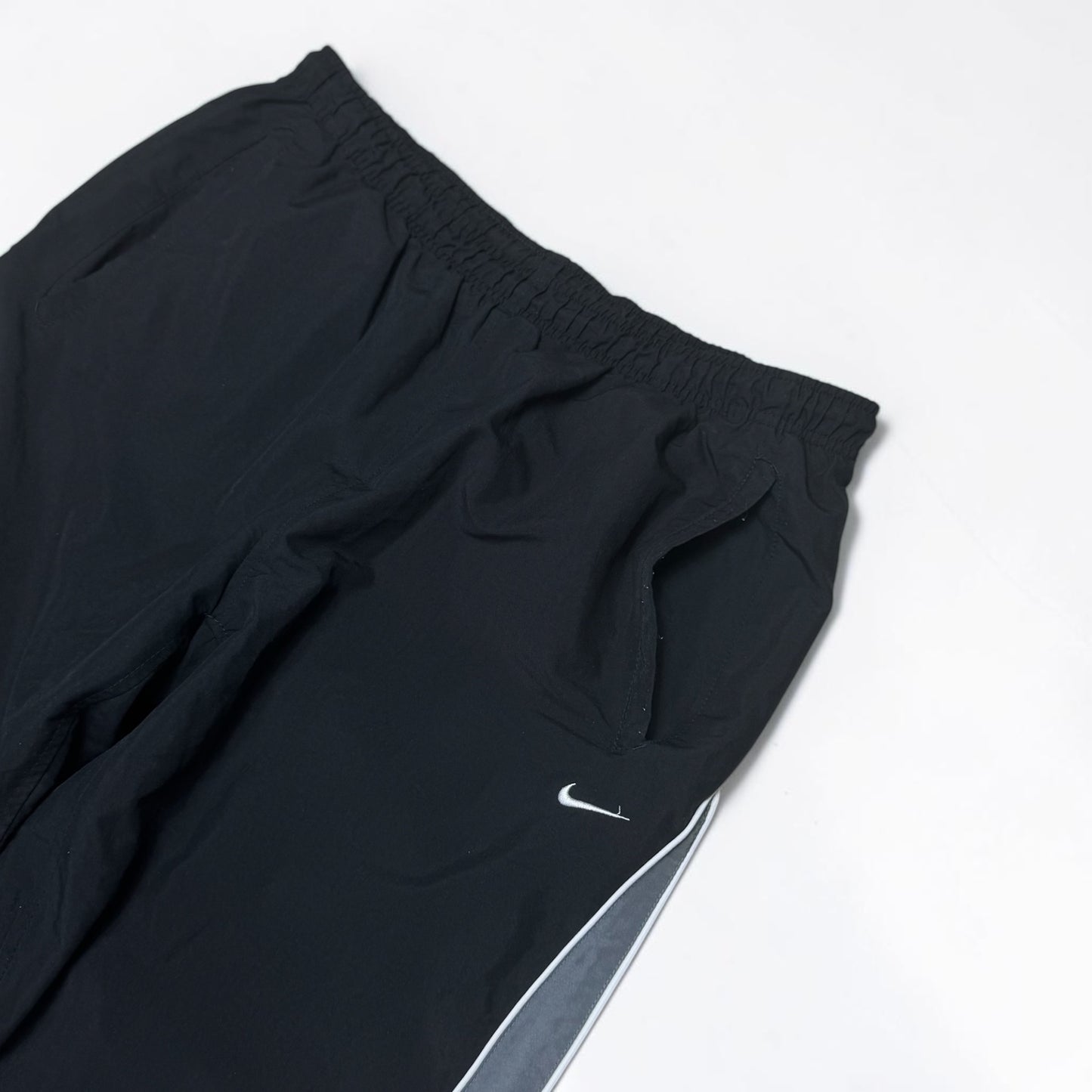 SUPER RARE 2000s Nike Trackpants Black *PREMIUM* - (L)