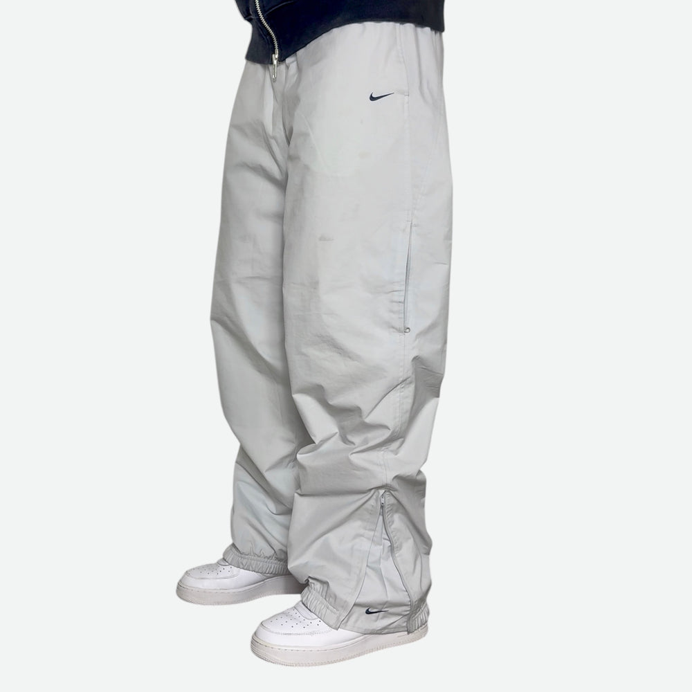 RARE 2000s Baggy Nike Trackpants Grey - (XL) | PREMIIM