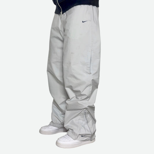 RARE 2000s Baggy Nike Trackpants Grey - (XL) | PREMIIM