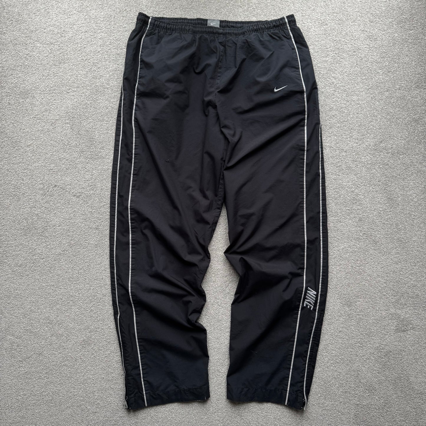 SUPER RARE 2000s Nike Trackpants Black - (L)