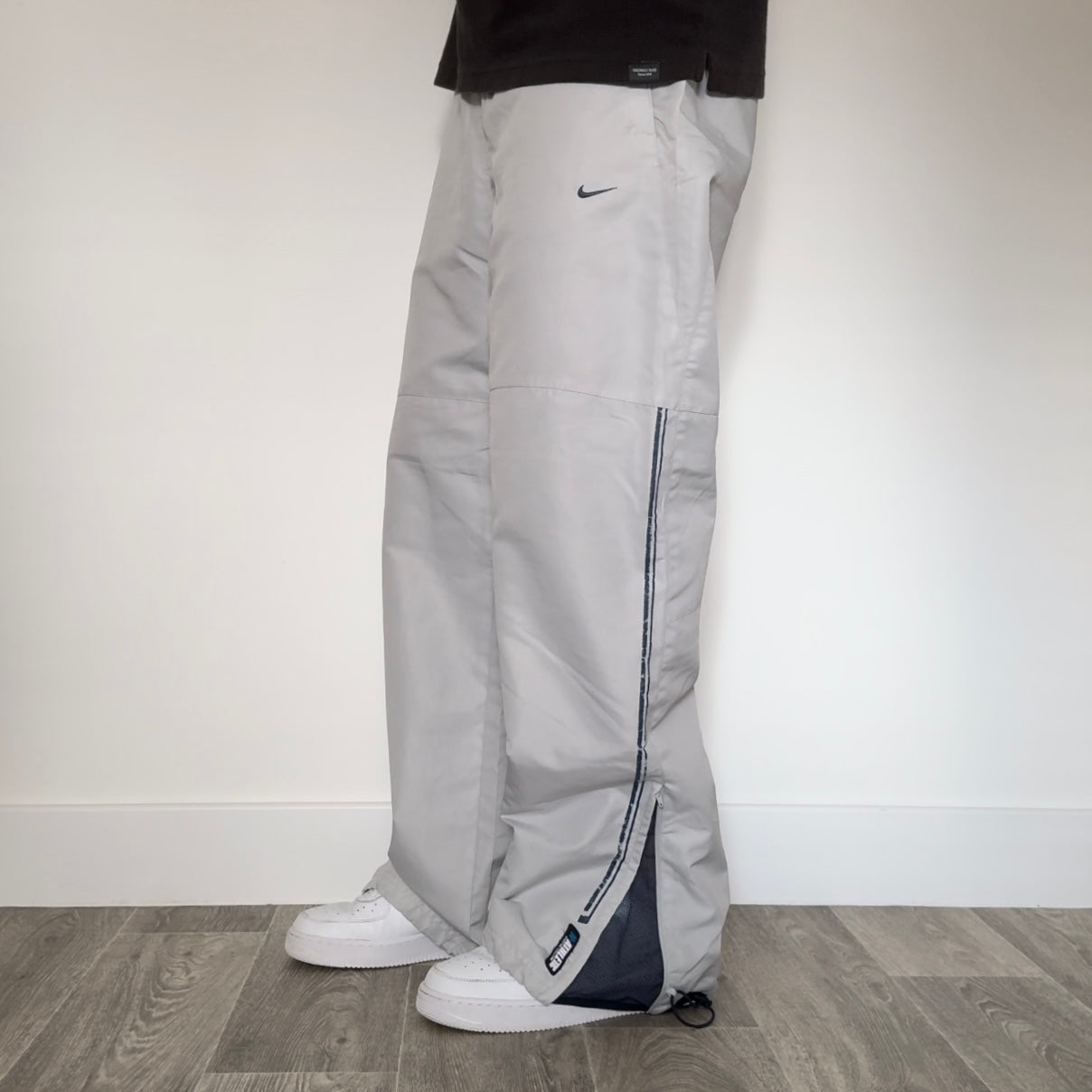 SUPERSELTENE Baggy-Trainingshose von Nike aus den 2000ern, Grau – (L)