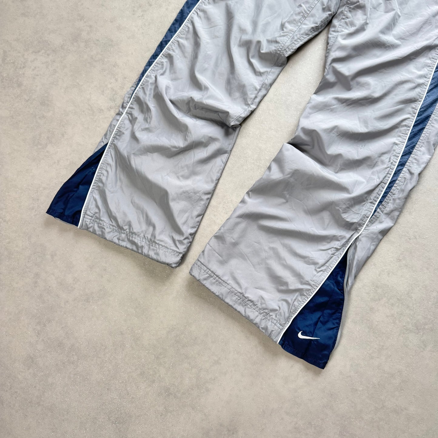 SUPER RARE 2000s Nike Trackpants Grey - (L)