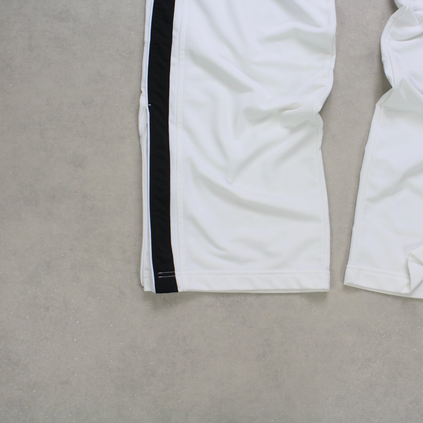 SUPERSELTENE Baggy-Trainingshose von Nike aus den 2000ern, weiß – (L)
