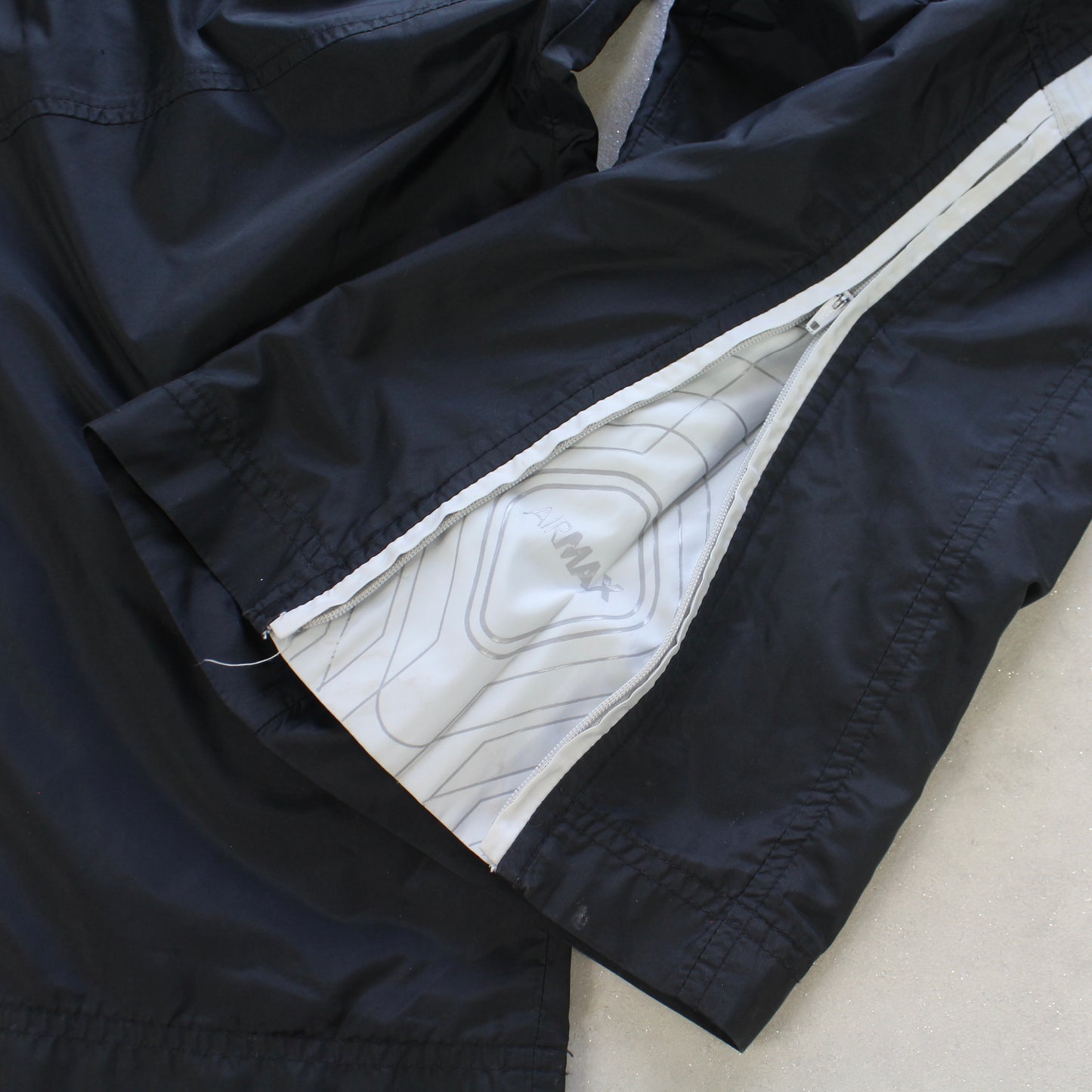 SUPER RARE 2000s Nike Air Max Trackpants Black - (L)