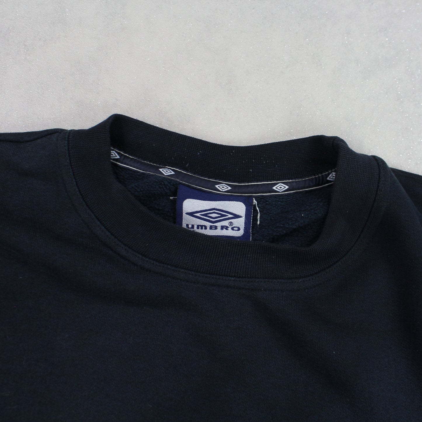 RARE Vintage 1990s Umbro Sweatshirt Black - (L)